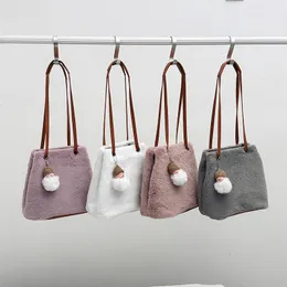 Borsa da donna con catena di amore peloso femminile per ragazze Vendita calda di fabbrica Borsa di moda da donna Borsa tote in pelliccia di ciliegia di peluche carina FMT-4263