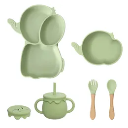 4pcs/set baby siliconeプレートスプーンセットベイビー給餌吸盤ボウルベビー防水ビブ料理