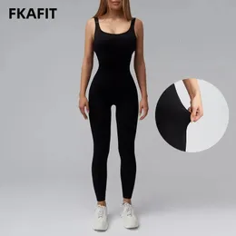 Yoga Jumpsuit Womens Set Onepiece Sports Romper With Chest Pad Fitness Bodysuit Gym Seamless Ribbed Workout Sportswear 231229