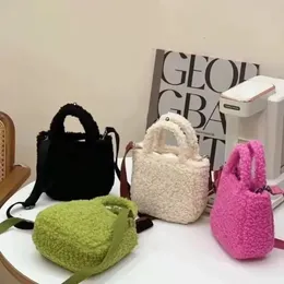 2024 outono/inverno nova bolsa de lã de cordeiro bonito fofo moda mão conta ombro crossbody pequeno saco quadrado