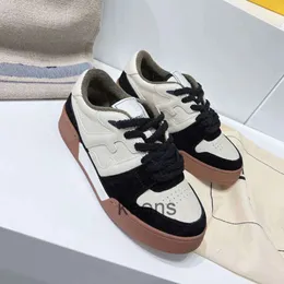 Högkvalitativa män kvinnor skor läder casual sko bästsäljande sneakers tryck promenad canvas sneaker plattform sko broderi fin klänningskor