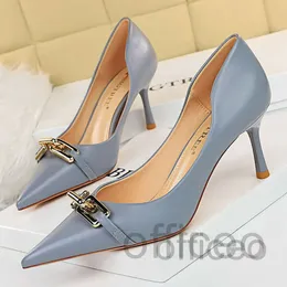 Scarpe eleganti OG Stile moda Décolleté da donna eleganti Bottoni in metallo Tacchi a spillo Banchetto a punta alta di grandi dimensioni