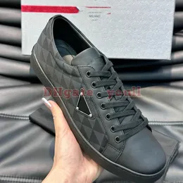 Scarpe firmate scarpe casual moda uomo di lusso Stazione europea in vera pelle Rombo lettera triangolo etichetta allacciata bordo basso piccolo fiammifero in pelle bianca