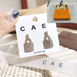 الشتاء المصمم الجديد الأقراط الكلاسيكية الكريستال السحر أقراط Luxury Brand Lock Logo مصممة للنساء Love Gift Encling Box Packaging المجوهرات النسائية