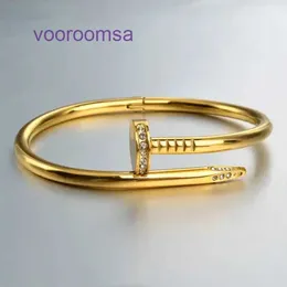 Pulsera de moda Neumáticos de automóvil Damas Oro rosa Plata Brazalete de dama Tarjeta explosiva Inicio Clavo de acero de titanio con cabeza y circón pegajoso 18K No Con caja original