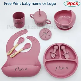 9 pçs conjuntos de alimentação de silicone do bebê ventosa tigela pratos crianças colher garfo alimentação lanche copo nome personalizado utensílios de mesa do bebê 231229
