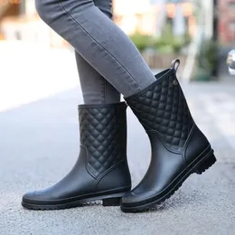 Kadın ayak bileği yağmur botları kaymaz polar çıkarılabilir su geçirmez su ayakkabıları kadın slip-on karikatür rainboots wellies 240102