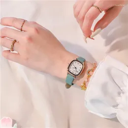 Armbandsur Retro Mini Square Quartz Digital Dial Casual Wrist Watches Leather Strap Fashionable Clock Waterproof Artwatch for Women