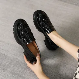 Chaussures habillées Femmes Cuir 2024 Printemps / Automne Style britannique Slip-on Chunky Haute Mode Lolita Plateforme Mocassins Noirs