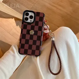 동백 꽃 팔찌 전화 케이스 iPhone 15 14 12 Pro Max 15 Pro Fashionable Brown Mesh Flat Pattern Cover 부드러운 실리콘 전화 케이스 240102