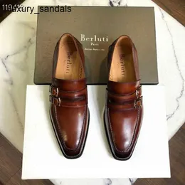 Berluti Scarpe in pelle da uomo Formali Nuovo Bruti Uomo Business Casual Oxford alla moda e bello One Step Lazy Rj