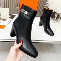 2024 NYA BUCKLE DECORATION ANKLE SOOTS CHUNKY HEEL SIDE PAXLARE Fashion Boots High Heeled Leather Boots Women's Luxury Designers Brand Shoe Factory Factory Factorwear With Box