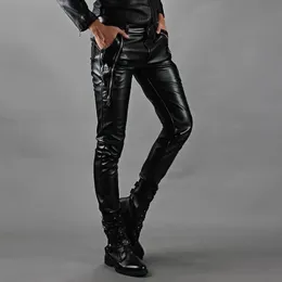 Idopy Fashion Men's Studded Faux Leather Pants Stage Performance Punk Motorcykelcyklist Slim Fit PU Party Trousers för Male 240103