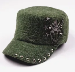 Cappelli piatti con teschio Hip Hop Cappelli punk con rivetti da uomo Cappello militare Cool Woman Berretto da baseball casual Cappelli aderenti di marca1279889