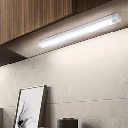 Luce notturna con sensore di movimento a LED da 10 cm/3,94 pollici, luci LED ricaricabili tramite USB da 5 V sotto l'armadio, illuminazione magnetica senza fili sotto il bancone per guardaroba, armadio, scale.