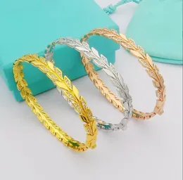 Three colors of fashionable and classic floral leaf series bracelets earrings daily matching gifts for Jewelry