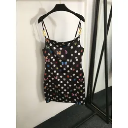 Damen-Tanks, Camis, Shenzhen Nanyou, modisches, elegantes Kleid mit Schmetterlingswellen-Punktdruck, Porträt, goldfarbene Schulterschnalle, hängendes Trägerkleid