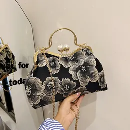 Vendas de fábrica Mulheres bolsas de ombro 5 cores Senhoras Saco de jantar de pitada de flor de pérola bolsas elegantes, bolsas impressas em bolsas de diamante doce e fresco 6732#