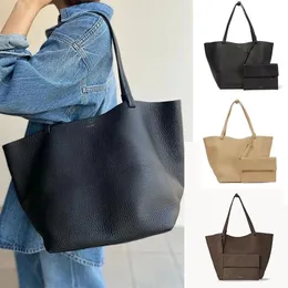 Luxurys tasarımcıları omuz sıralı çanta çantaları kadın erkekler anne siyah çanta alışverişi seyahat koltuk altı çanta moda crossbody tote koltuklu haftalık debriyaj çantası