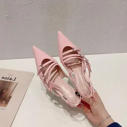 Metalowe pompki sandałowe wąskie obcasy guziki seksowne kobiety buty buty bukel pasek marki projekt zapatillas impreza zapatos para mujeres 40334