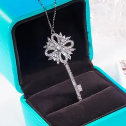 قلادة Snowflake Diamond Key Necklace 100 ٪ 925 Sterling Silver Fashion حفل عشاء حفل زفاف رائع للنساء هدية عيد ميلاد 240102