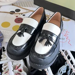 Klädskor designer loafers vår höst läder ringer flera stilar små läder kontorskor kvinnor oxford singel fot metall spänne enstaka balettlägenheter sko