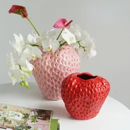 ストロベリー花瓶セラミック花瓶植木鉢人工フルーツ花のアレンジメントアクセサリーテラリウムホームデコレーションアクセサリー240103