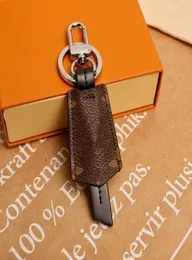 Tasarımcılar Keychains Moda Unisex Çantalar Kolye Deri Araba Ana Zincir Aksesuarları Eski Çiçek Kalkanı Anahtarı2028044