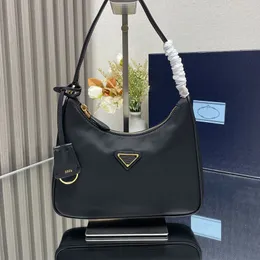 حقيبة مصممة متقدمة نايلون جديدة باليد حقيبة صغيرة على غرار الأزياء الأزياء الأزياء الحقيبة أوكسفورد القماش متعدد الاستخدامات