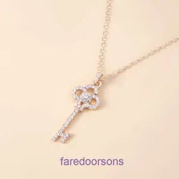 Anhänger Halskette Krawatte Home Kragen Kette Designer Schmuck Tifannissm T Familie Legierung Diamant Krone Sonnenblume Einfach und elegant Roségold Schlüssel mit Originalverpackung