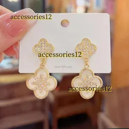 Stud Stud Designer Earring Clover Designer Studs Ear Clip Mother Of Pearl Mid Size Ladies Earring Silver Ear Ring For Women 2024 Earrings Jewelry Brincos Quality