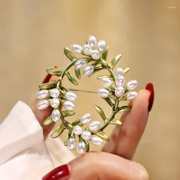 Brooches Elegant Creative Natural Pearls Gardenia For Women Wreath With Valley Green Leaves Plant Jewelry Accessories Gifts