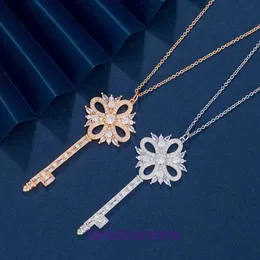 Tifannissm Necklace Classic Popular Templamen T Family Key Necklace v Gold Full Diamond Snowflake Pendantシンプルで高級スタイルにはオリジナルボックスがあります