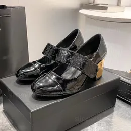 Mary Jane Ayakkabı Topuklar Yay Blok Topuk Pompalar Toka Daireleri Balerin Daireleri Patent Kapitone Deri Siyah Beyaz Tutun