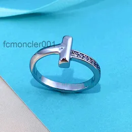 Anillos Joyería t Moda en forma de T Diamante con incrustaciones de titanio Anillo de acero Mujer Minoría Diseño Grado Simple Incoloro Pareja QAV3