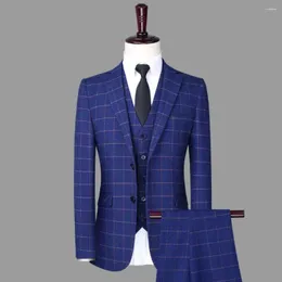 Abiti da uomo Arrivo Plaid blu per uomo Chic Risvolto monopetto Abiti a quadri Business Casual Smoking da sposa 3 pezzi