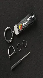 Keychains Carbon Fiber Car Key Chain 360 Degree Rotating Horseshoe Rings For Fiat Abarth 595 500 124 Spider Accessories5508952