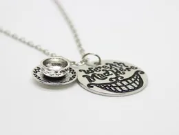 Collana Alice nel Paese delle Meraviglie "Siamo tutti matti qui" Collana con ciondolo con lettera stampata a mano, ciondolo con tazza, regalo per gatti, gioielli da favola5884653