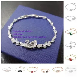 Romantiska svanarmband smycken Handicrafts Swan Luxury White Diamond Inlaid Water Diamond Armband Fashion Armband Presentlådor som skickas ihop