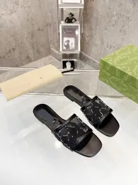 Latt Gu Cciwomen'in Kristalleri Köpüklü MH terlikleri birbirine geçen G Sandals Logo Slid Slid üzerinde Düz Yüksek Topuklular Mul İtalya Moda Lady Partisi Düğün Pompası 456