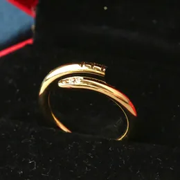 Kadınlar Band Ring Takı için Aşk Yüzükleri Gümüş Tek Tırnak Avrupa Moda Sokak Çift Klasik Altın Gümüş Gül Boyutu 6-9 Kutu