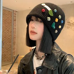 Boinas Coreano Ins Moda Diseño de botones Sombreros de punto para mujeres Otoño e invierno Protección para los oídos versátil Cálido Mostrar cara Gorros pequeños