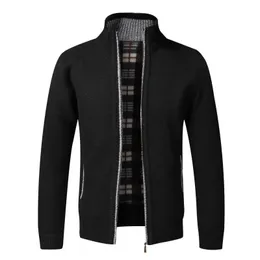 Cardigan lavorato a maglia da uomo con cerniera invernale Abbigliamento in pile caldo vintage sopra maglioni slim fit Cappotto capispalla da golf stile coreano maschile 240103