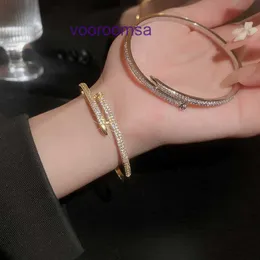 Carter Bracelet Femme Mode East Gate Lumière Luxe Zircon Géométrie Petit Et Design À La Mode Personnalisé Haut De Gamme Cent Jumelé Avec Boîte Originale Pan