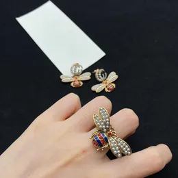 Orecchini di design Set di anelli di design con perla rossa Ape Orecchini con perno G Gioielli Industria pesante per creare regali di Natale di alta qualità