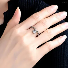 Pierścienie klastra styl vintage dziewczęca urok 925 srebrny pierścień serc wisiorek solidny