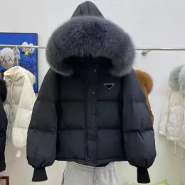 P 럭셔리 디자이너 여성 다운 재킷 2024 파카 스 브랜드 패션 레이디 느슨한 두꺼운 짧은 여우 큰 모피 칼라 흰색 오리 다운 외부웨어 코트