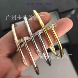 Trend fashion versatile jewelry good nice Car tiress Gold High Quality Smooth Face Nail Bracelet 18k Rose Head and Tail Inlaid Diamond Have Original Box