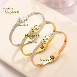 Bangle 3 cores pulseiras de luxo mulheres bangle designer carta jóias 18k banhado a ouro aço inoxidável pulseira manguito moda jóias acessórios carta 2024