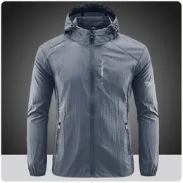 Summer Outmer Outfano rápido seco seco Sun chaqueta delgada Hombres caminando ciclismo gimnasio con capucha deportivo breakbreaker ultra luz 240104